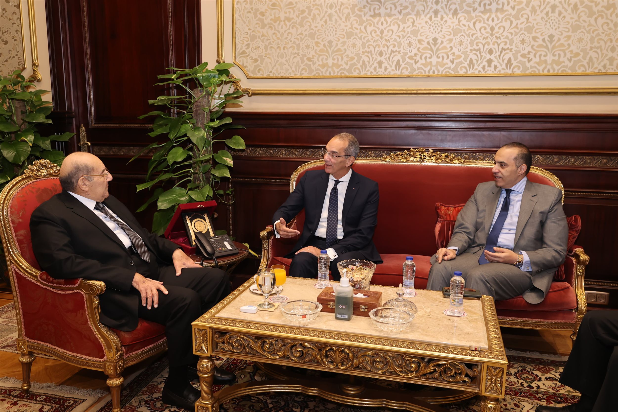 وزير الاتصالات خلال الجلسة العامة لمجلس الشيوخ