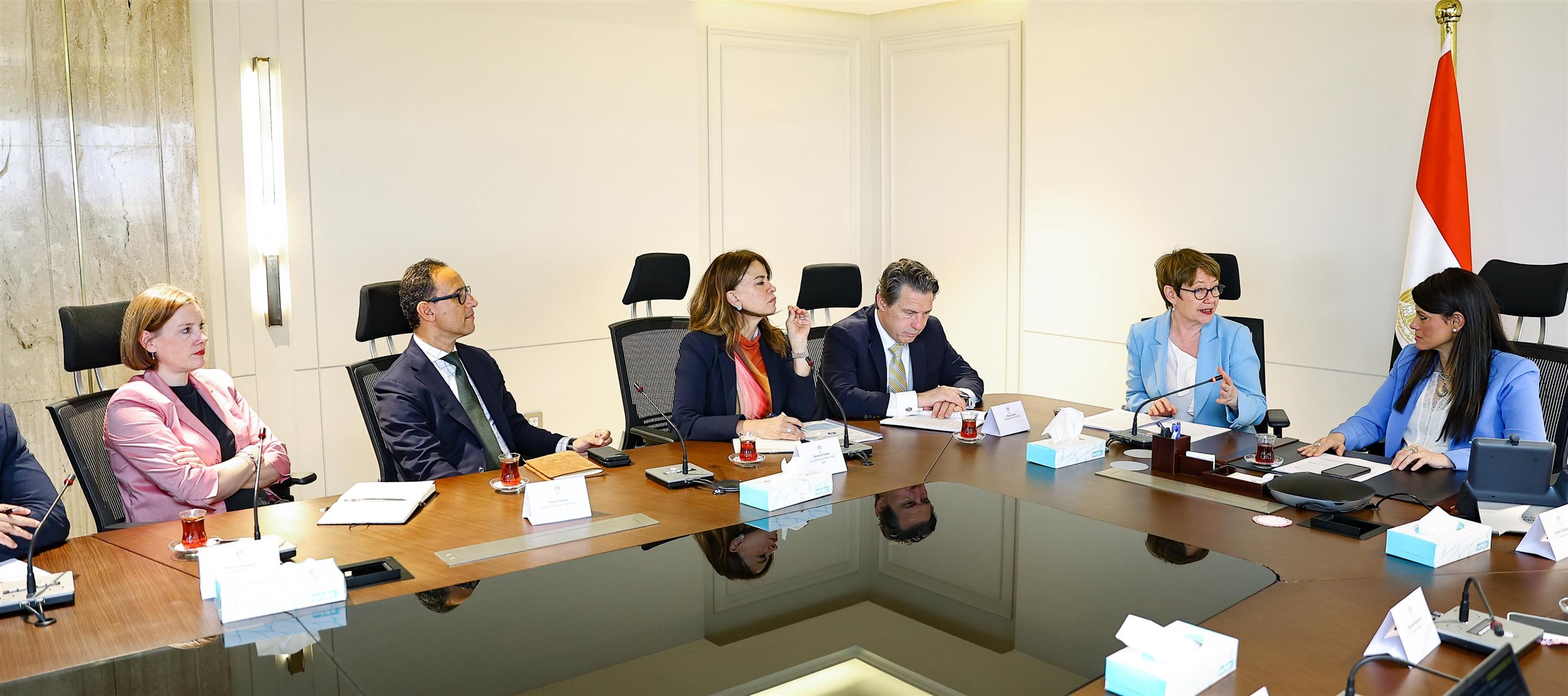 المشاط تستقبل رئيس البنك الأوروبي لإعادة الإعمار والتنمية