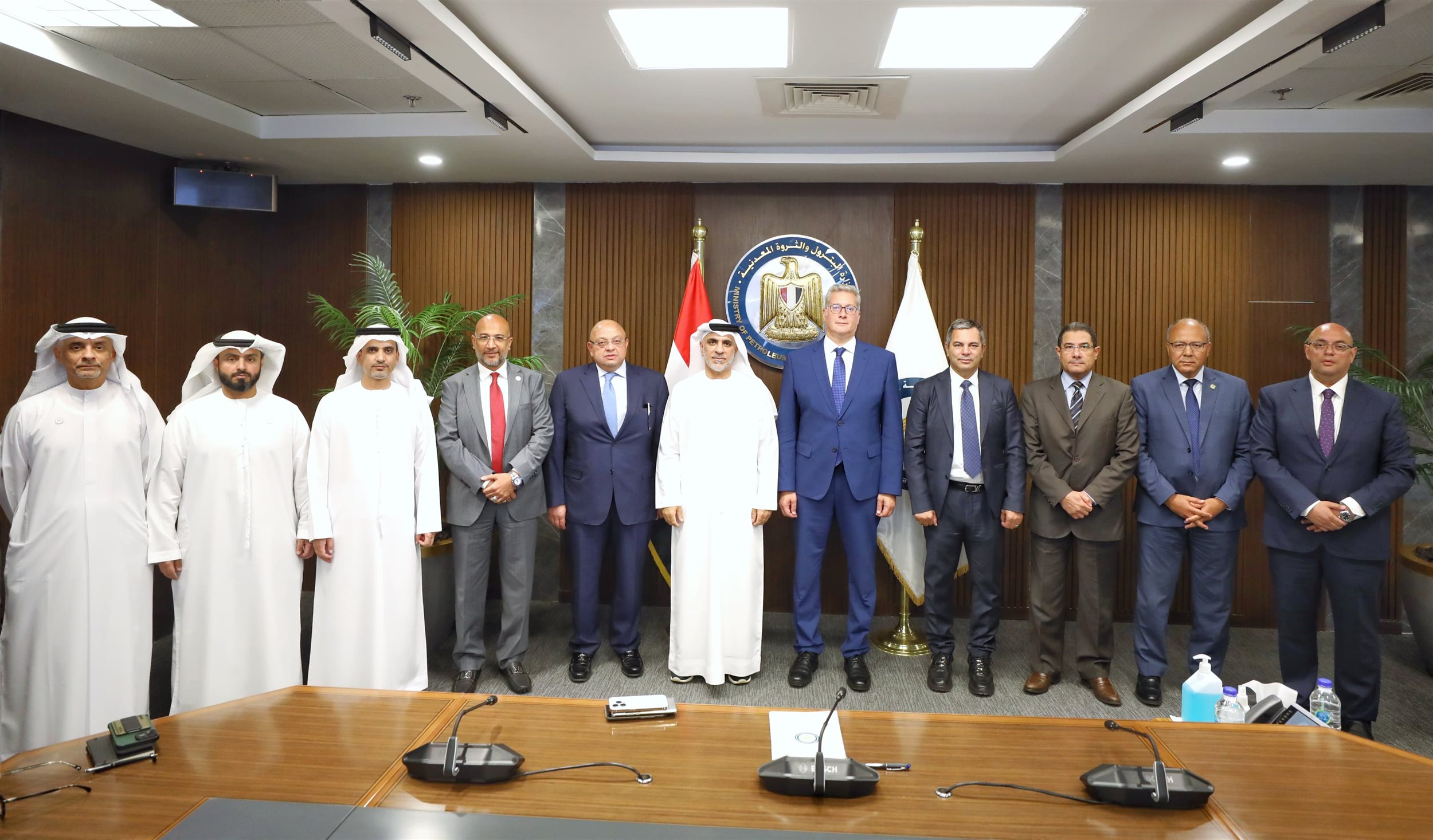 وزير البترول والثروة المعدنية يجتمع مع مجموعة موانئ ابوظبي