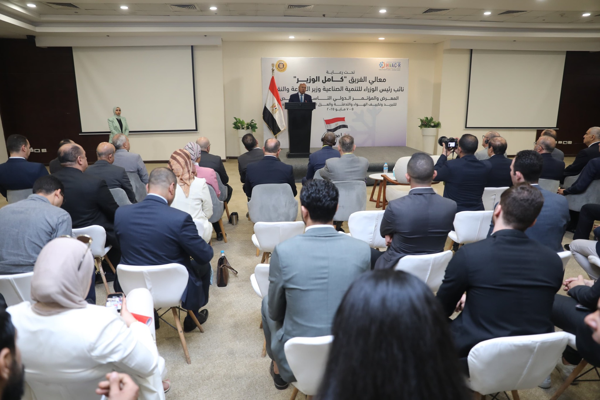 الوزير يفتتح المعرض والمؤتمر الدولي التاسع للتبريد والتكييف