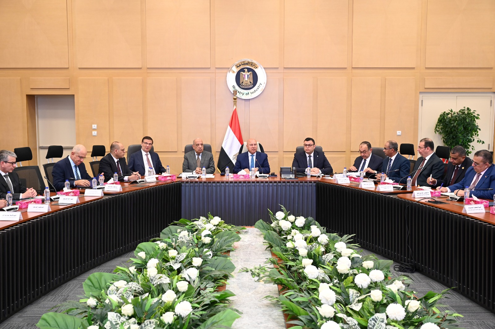 الوزير يترأس اجتماع المجموعة الوزارية للتنمية الصناعية
