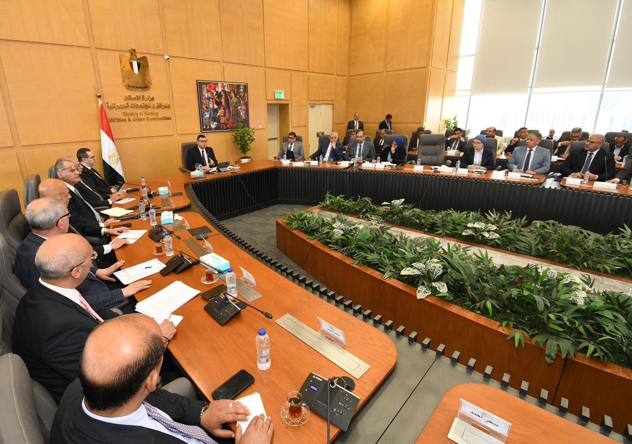 وزير الإسكان يعقد الاجتماع الدوري للجنة التنسيقية العليا