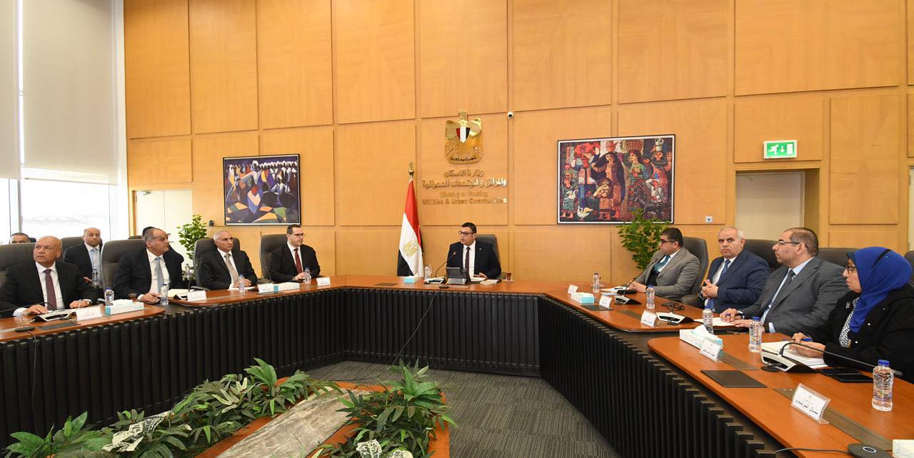 وزير الإسكان يعقد الاجتماع الدوري للجنة التنسيقية العليا