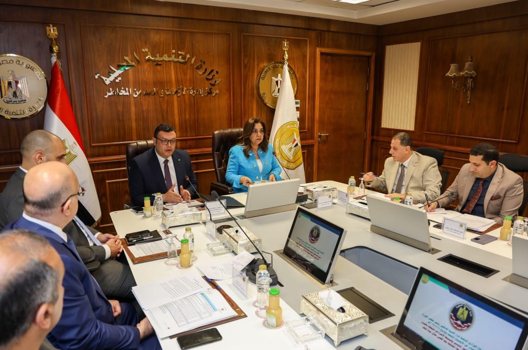 اجتماع اللجنة العليا لتراخيص المحال العامة