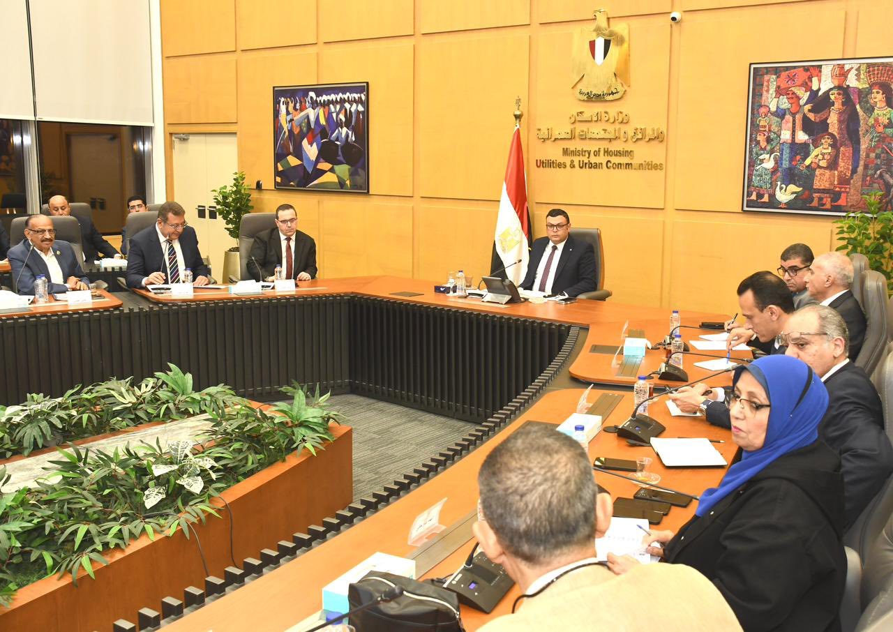 وزير الإسكان يلتقي مجلس إدارة غرفة صناعة التطوير العقارى
