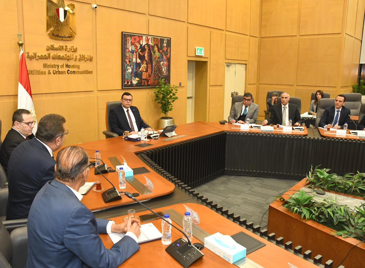 وزير الإسكان يلتقي مجلس إدارة غرفة صناعة التطوير العقارى