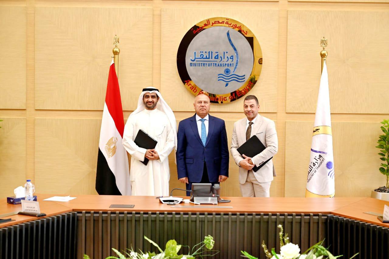 الوزير يشهد توقيع عقد ترخيص شركة جرين فالي لخدمات السيارات