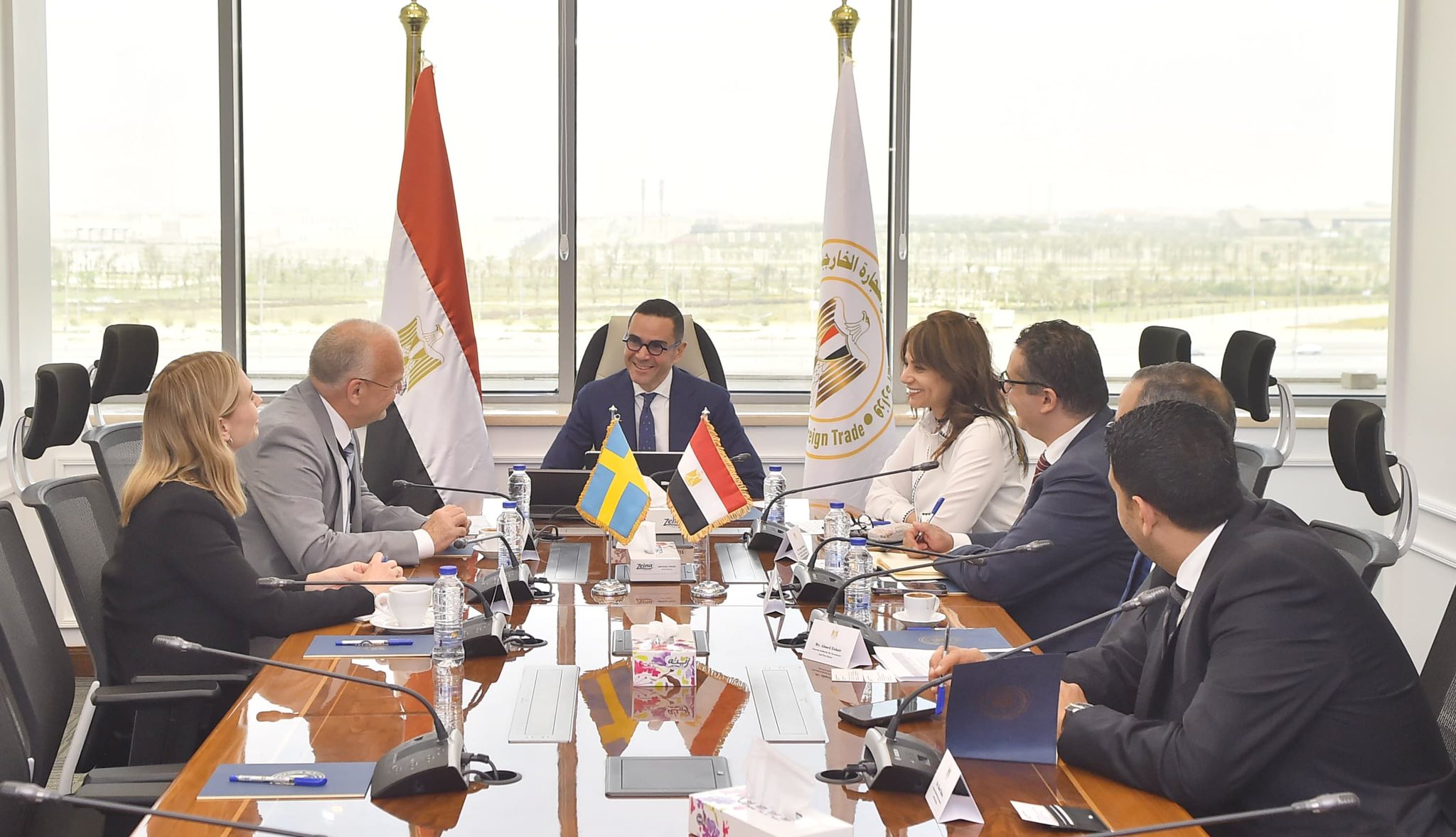 وزير الاستثمار والتجارة الخارجية يلتقي السفير السويدي
