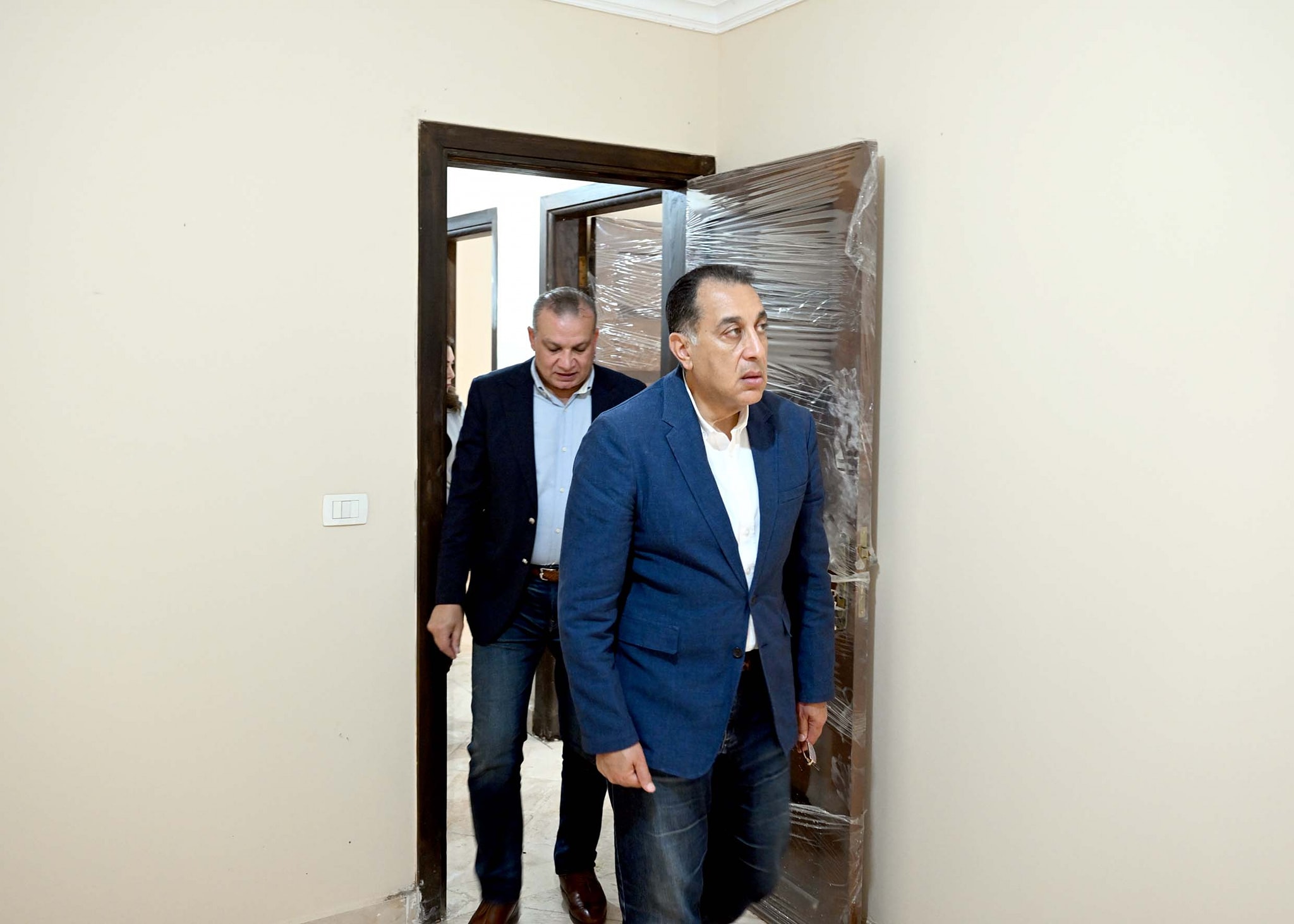رئيس الوزراء يتفقد مشروع إسكان لمحدودى الدخل بالعجيزي