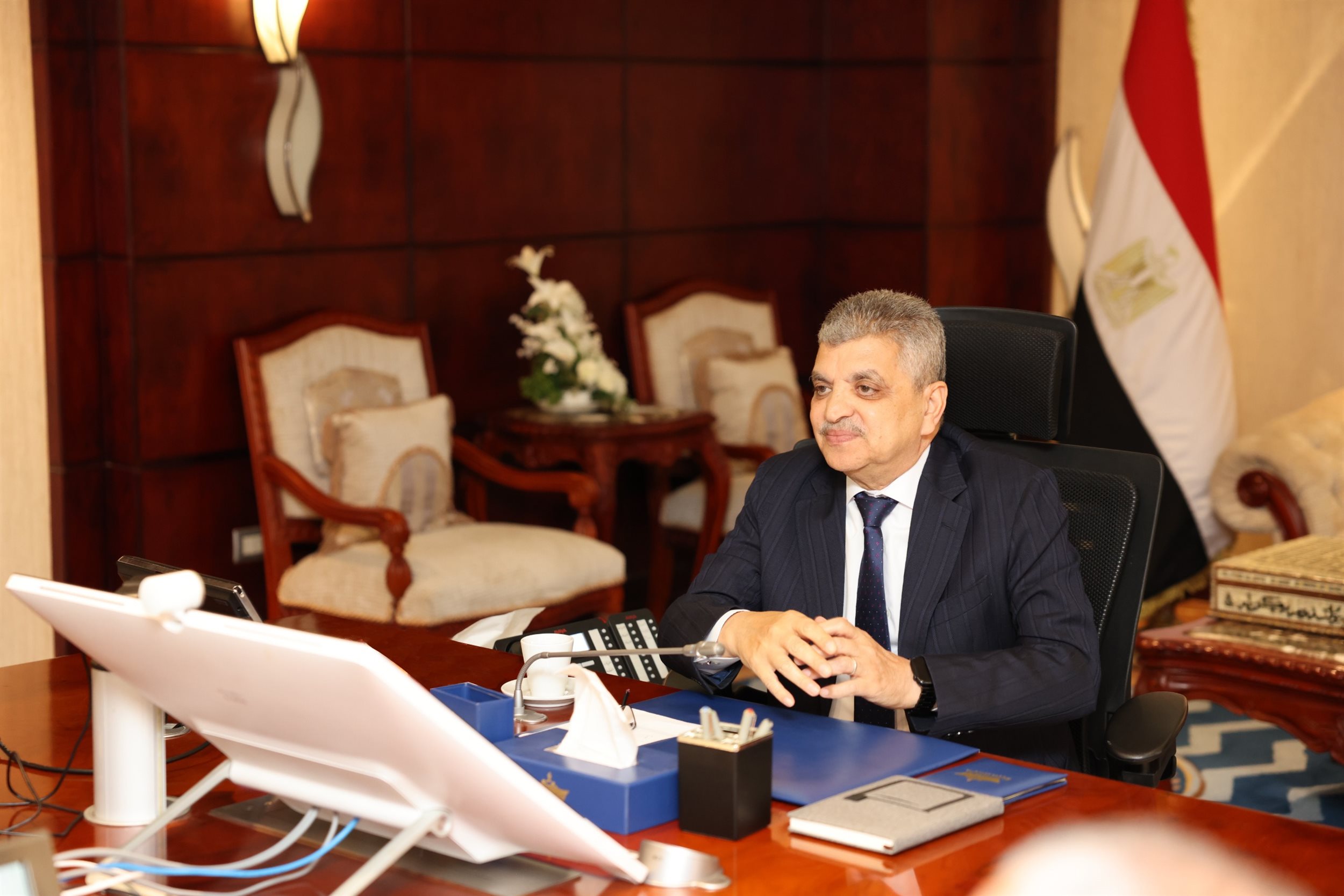 الفريق أسامة ربيع مع ممثلي 25 جهة من الخطوط والتوكيلات الملاحية
