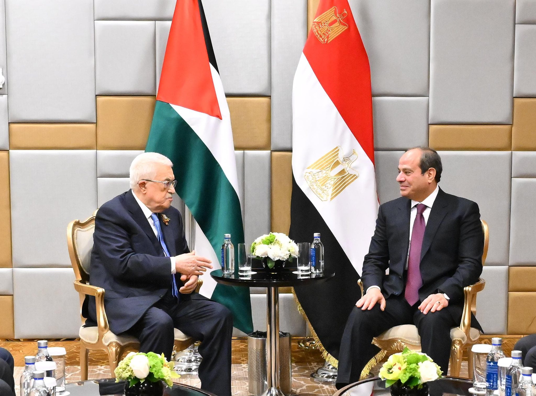 الرئيس السيسي يلتقي بنظيره الفلسطيني