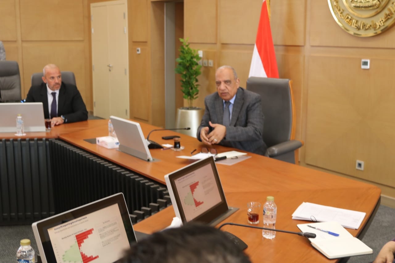 وزير الكهرباء يجتمع مع رئيس مجموعة إنكوم