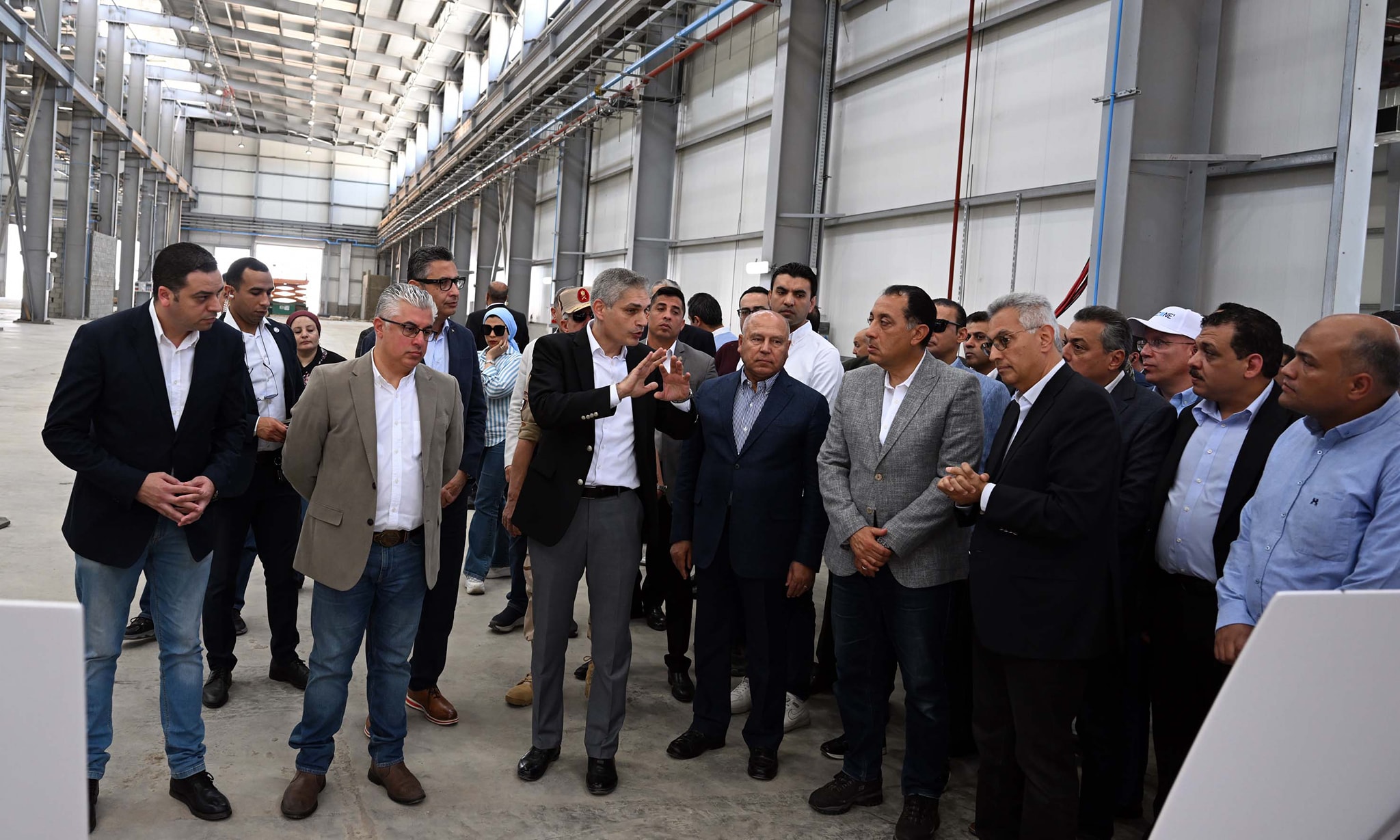 مدبولى يتفقد مصنع الشركة الوطنية لصناعات السكك الحديدية