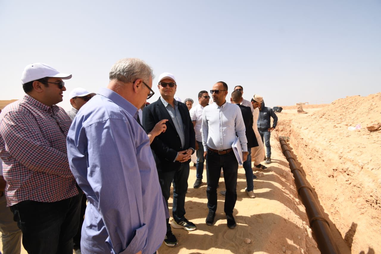 وزير الإسكان يبدأ جولة لمتابعة مشروعات الساحل الشمالي الغربي