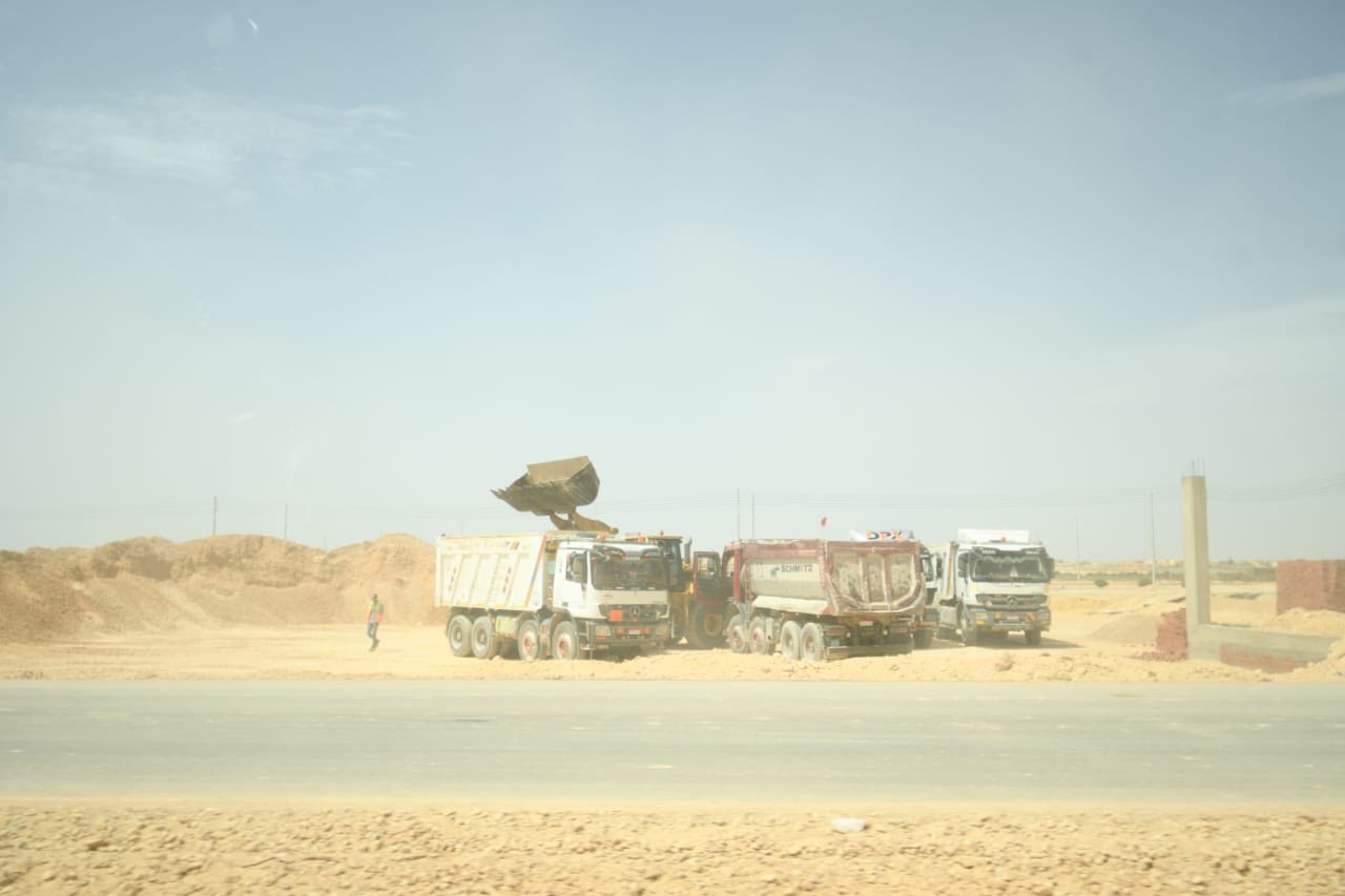وزير الإسكان يبدأ جولة لمتابعة مشروعات الساحل الشمالي الغربي