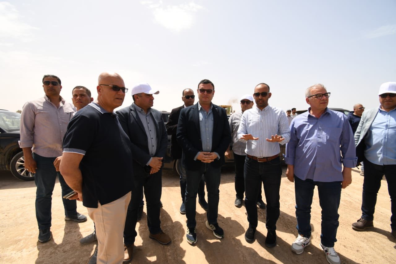 وزير الإسكان يبدأ جولة لمتابعة مشروعات الساحل الشمالي الغربي