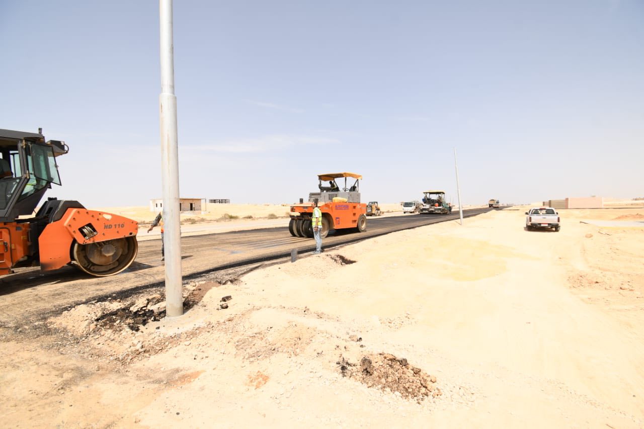 وزير الإسكان يبدأ جولة لمتابعة مشروعات الساحل الشمالي الغربي