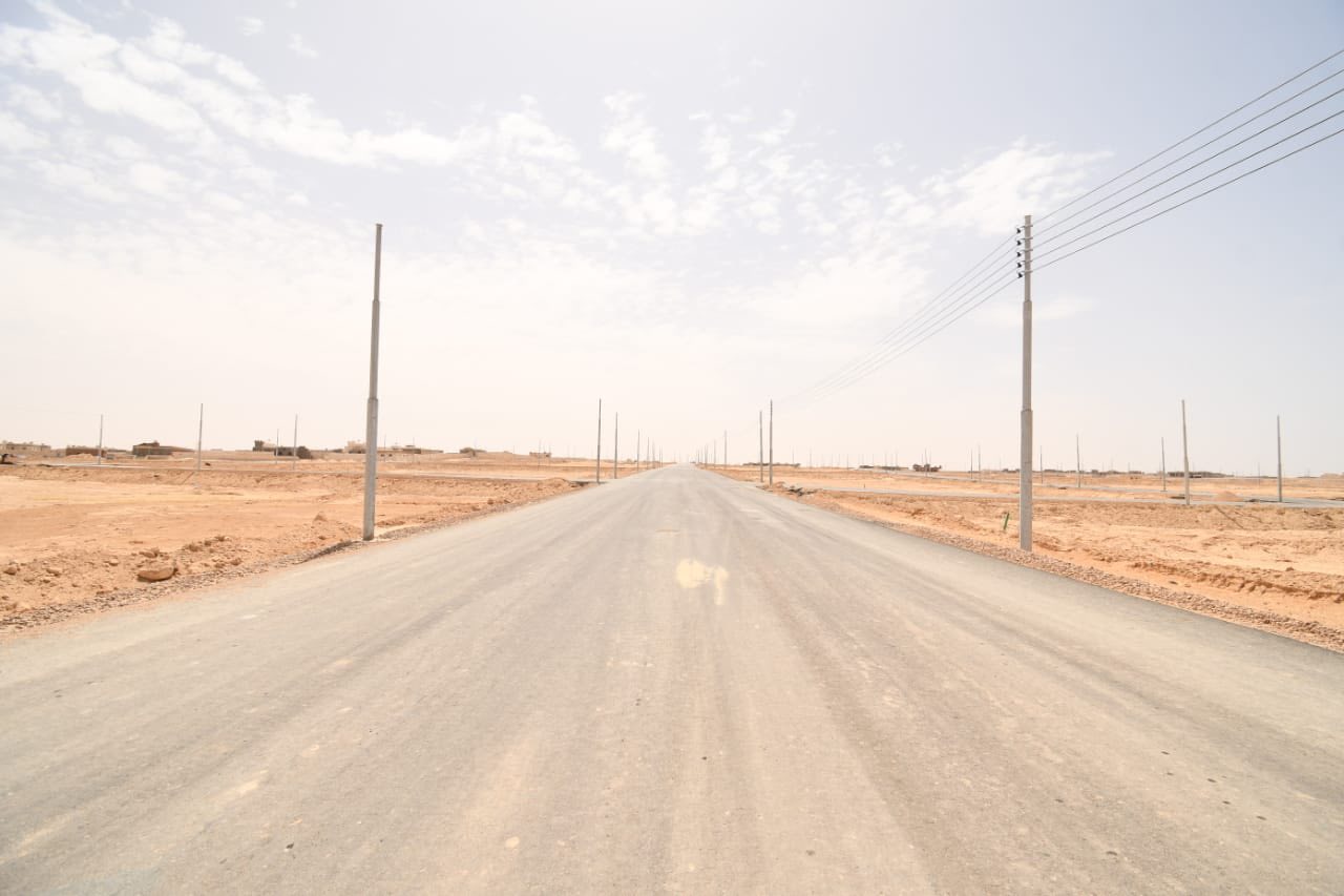 وزير الإسكان يبدأ جولة لمتابعة مشروعات الساحل الشمالي الغربي