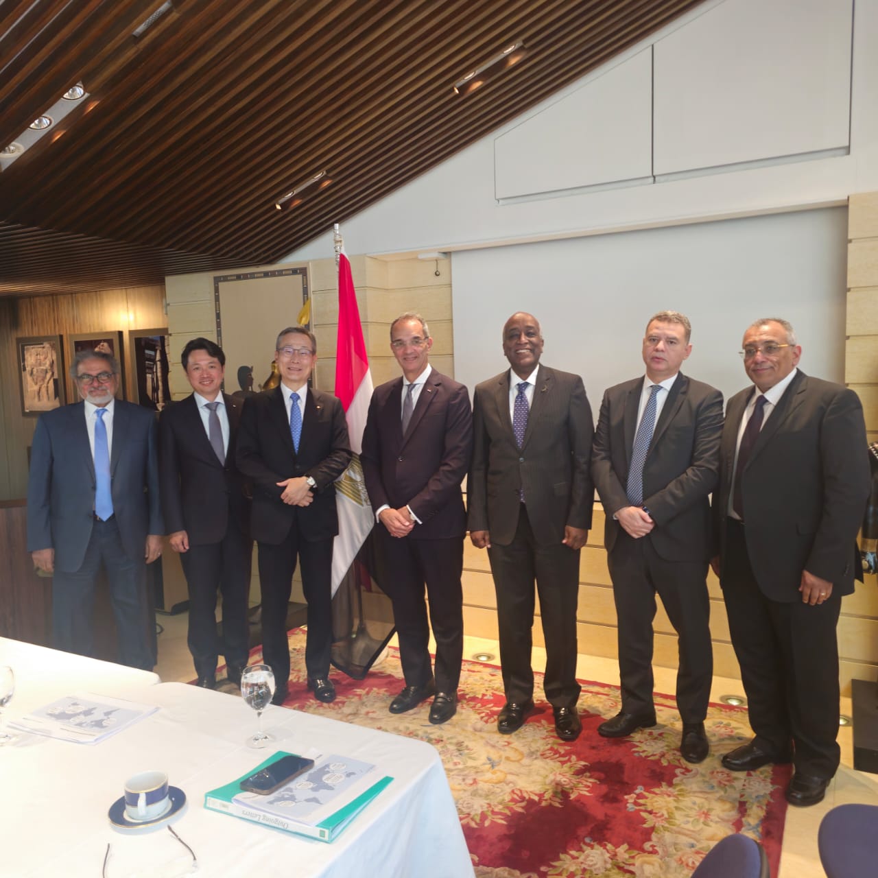 وزير الاتصالات يلتقى مسؤولى شركات يابانية