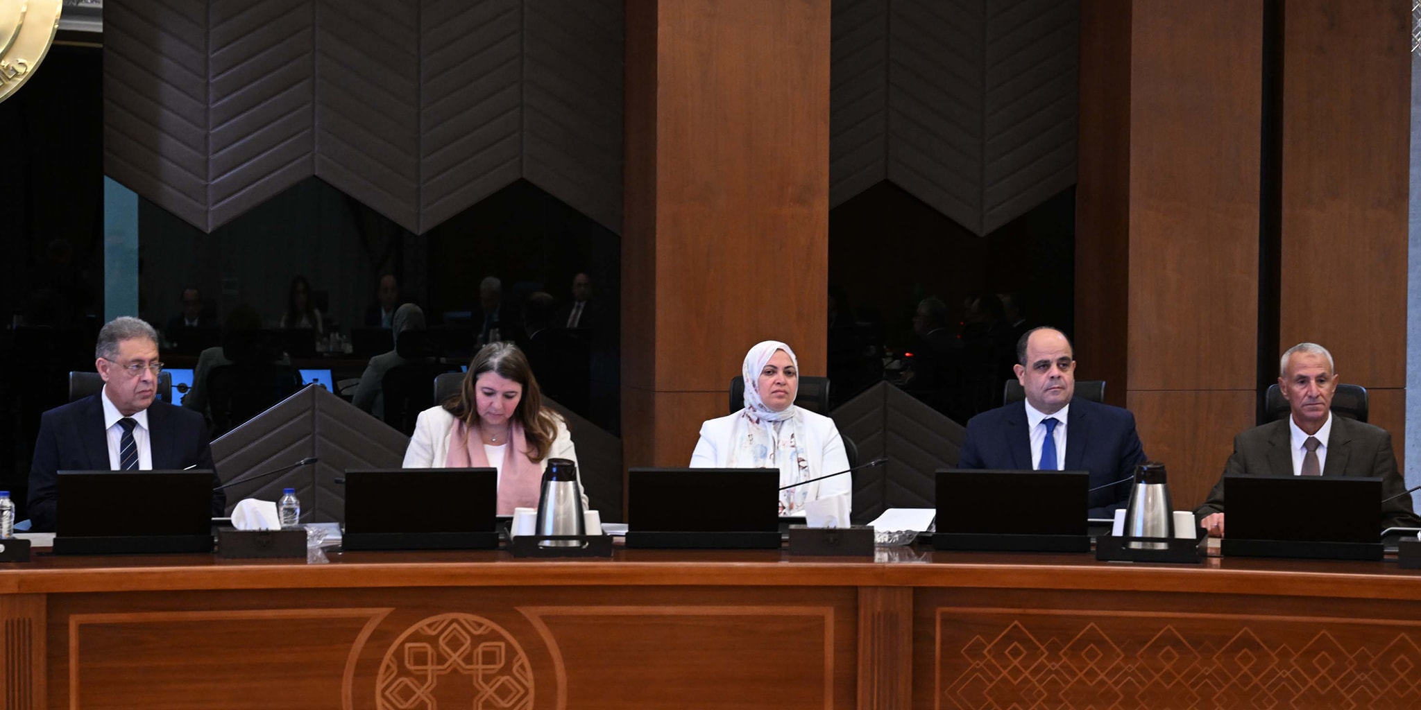 رئيس الوزراء يترأس اجتماع المجلس الأعلى لصناعة السيارات
