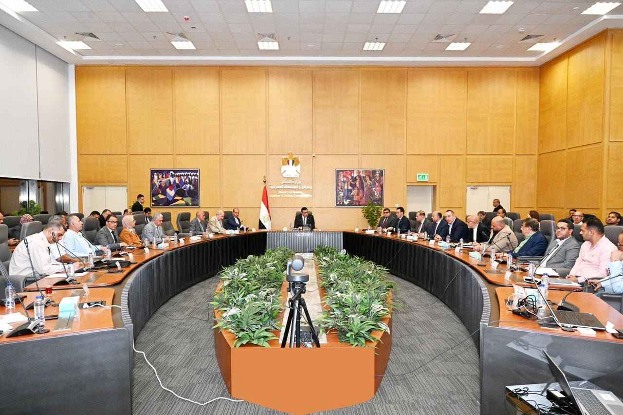 وزير الإسكان يعقد اجتماعا لمتابعة مشروع موقع التجلي الأعظم