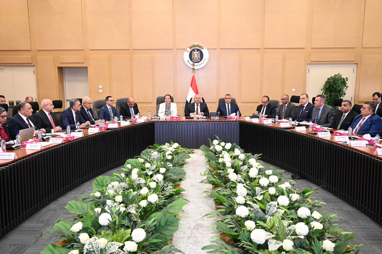 الوزير يترأس اجتماع المجموعة الوزارية للتنمية الصناعية