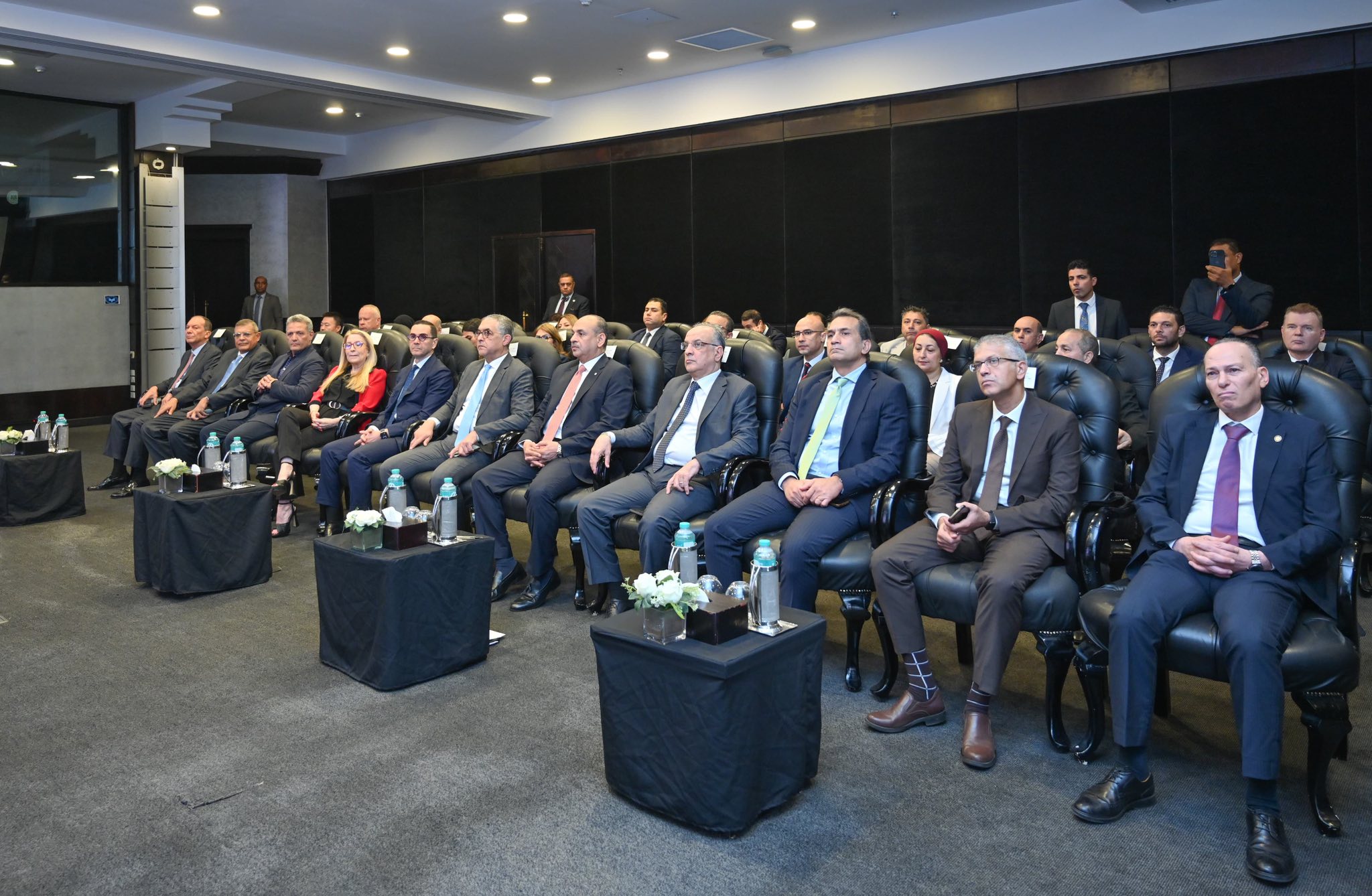 وزير الاستثمار والتجارة الخارجية يسلم 6 رخص ذهبية جديدة