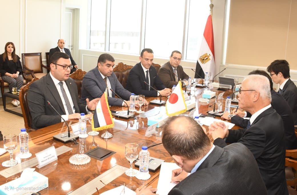 وزير الإسكان يستقبل السفير الياباني بالقاهرة
