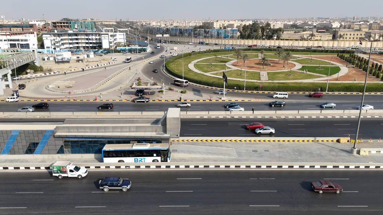الوزير يتفقد محطات مشروع الأتوبيس الترددي BRT