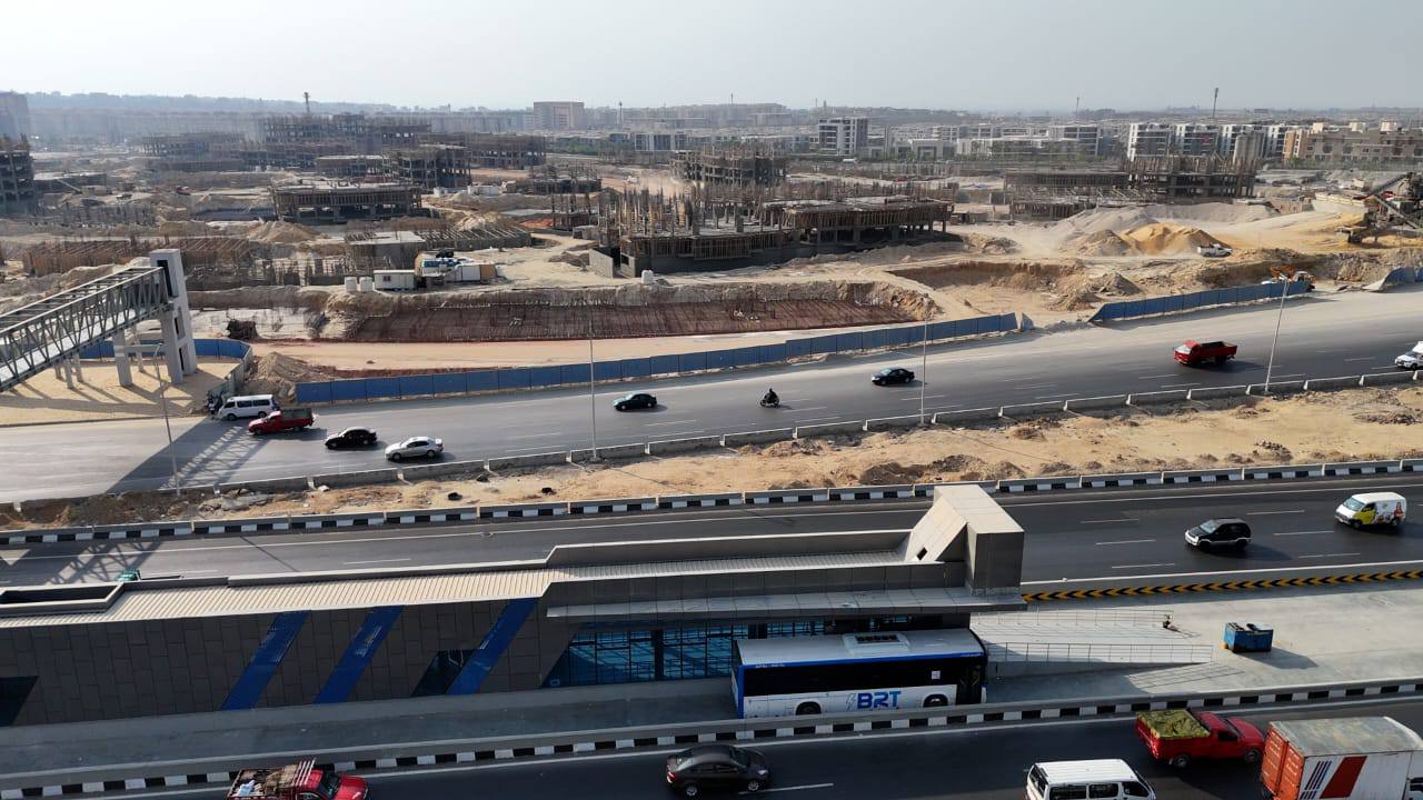 الوزير يتفقد محطات مشروع الأتوبيس الترددي BRT