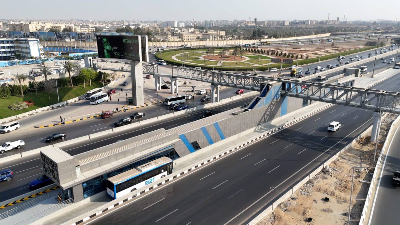 الوزير يتفقد محطات مشروع الأتوبيس الترددي BRT