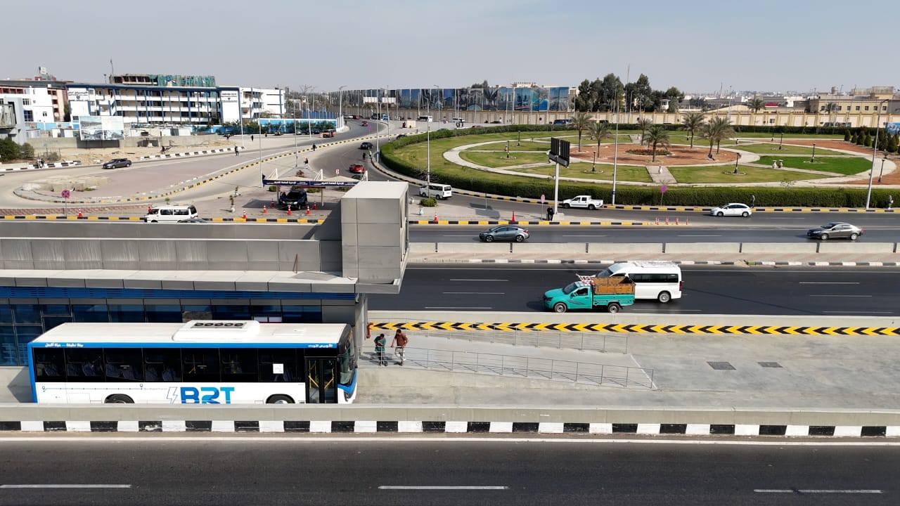 الوزير يتفقد محطات مشروع الأتوبيس الترددي BRT