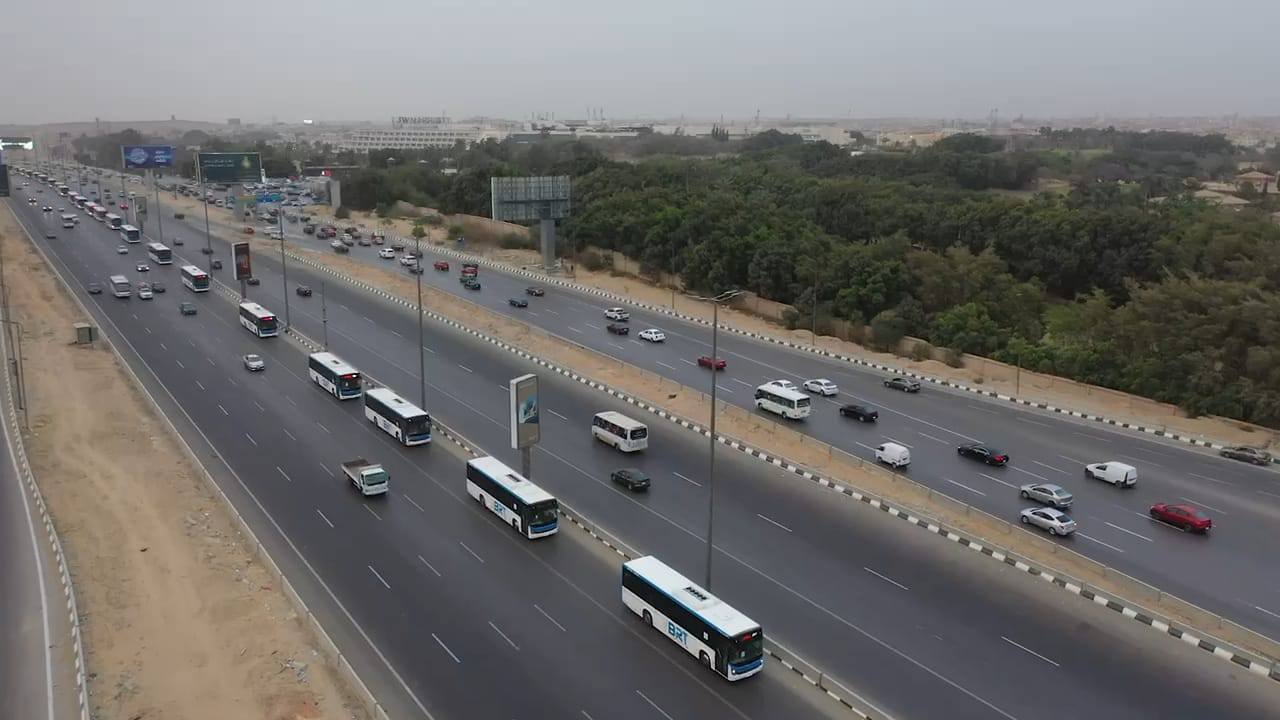 الوزير يتفقد محطات مشروع الأتوبيس الترددي BRT
