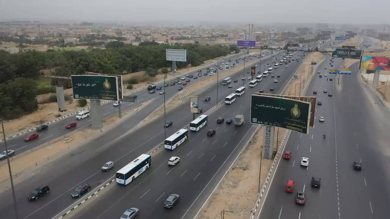 الوزير يتفقد محطات مشروع الأتوبيس الترددي BRT