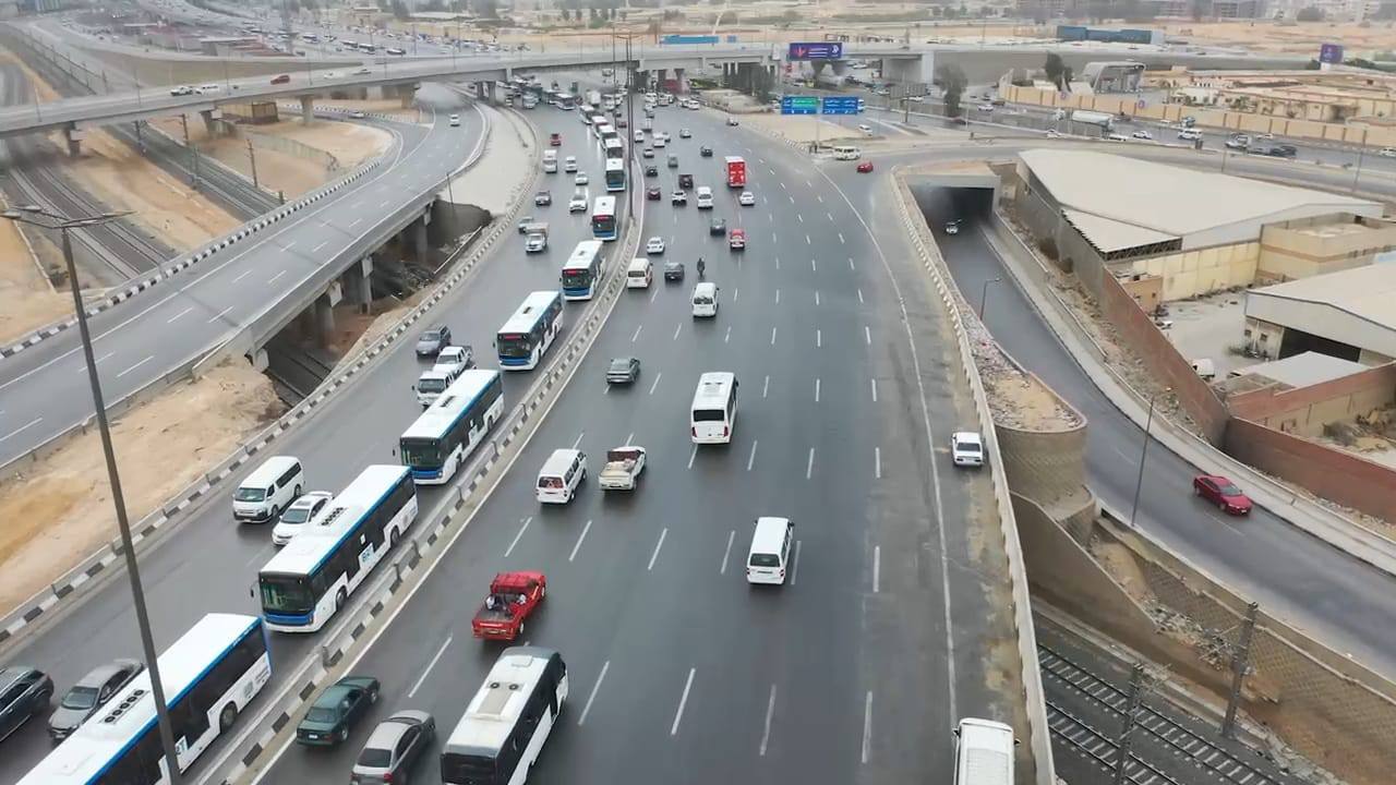 الوزير يتفقد محطات مشروع الأتوبيس الترددي BRT