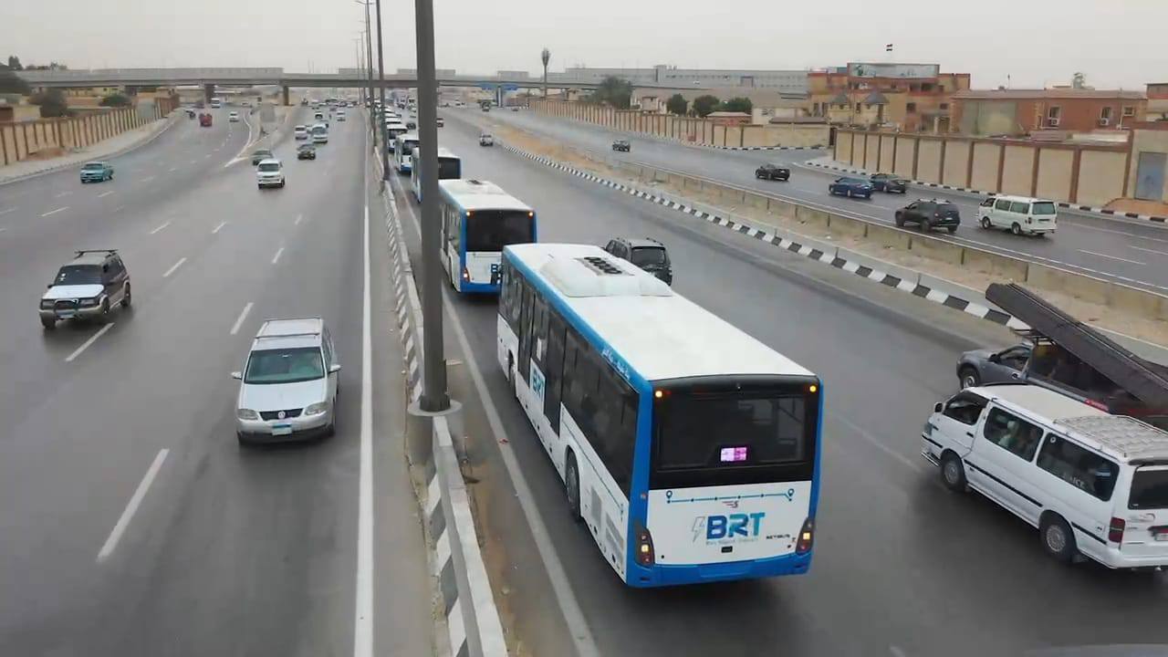 الوزير يتفقد محطات مشروع الأتوبيس الترددي BRT