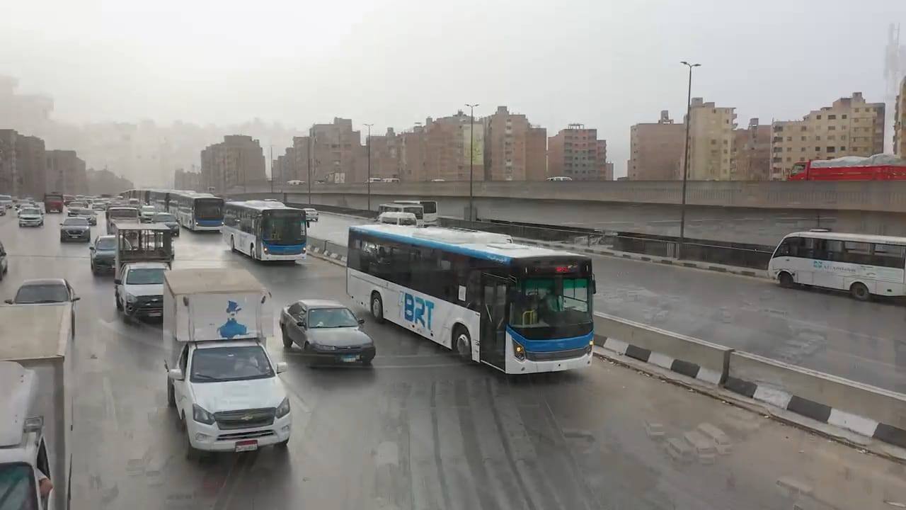 الوزير يتفقد محطات مشروع الأتوبيس الترددي BRT