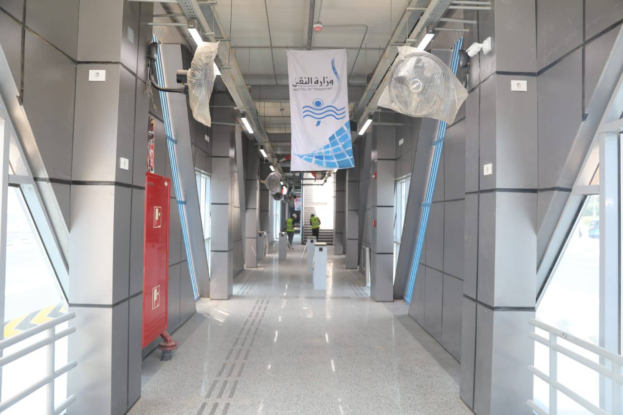 الوزير يتفقد محطات مشروع الأتوبيس الترددي BRT