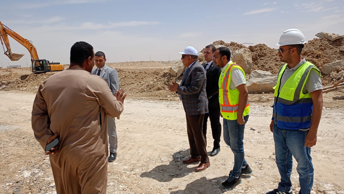 وزير الكهرباء يتفقد تنفيذ أعمال خط الربط المصري السعودي