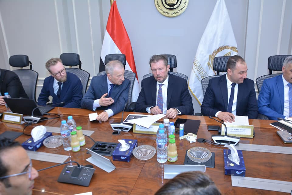 وزير التموين في اجتماع نظم تتبع السلع الأساسية