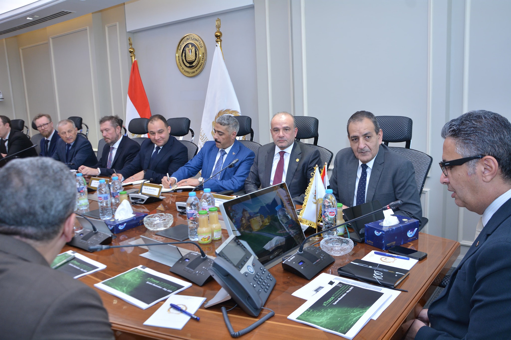 وزير التموين في اجتماع نظم تتبع السلع الأساسية