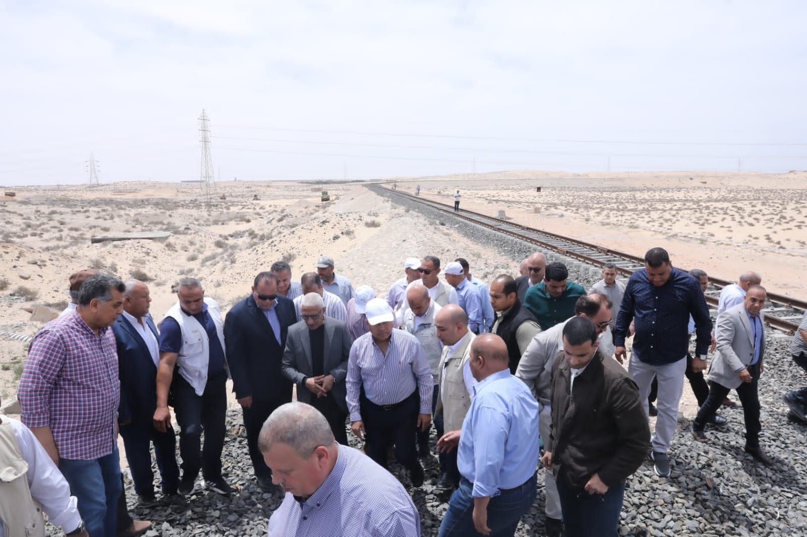 وزير النقل يتابع تنفيذ مشروع إنشاء خط سكة حديد بئر العبد