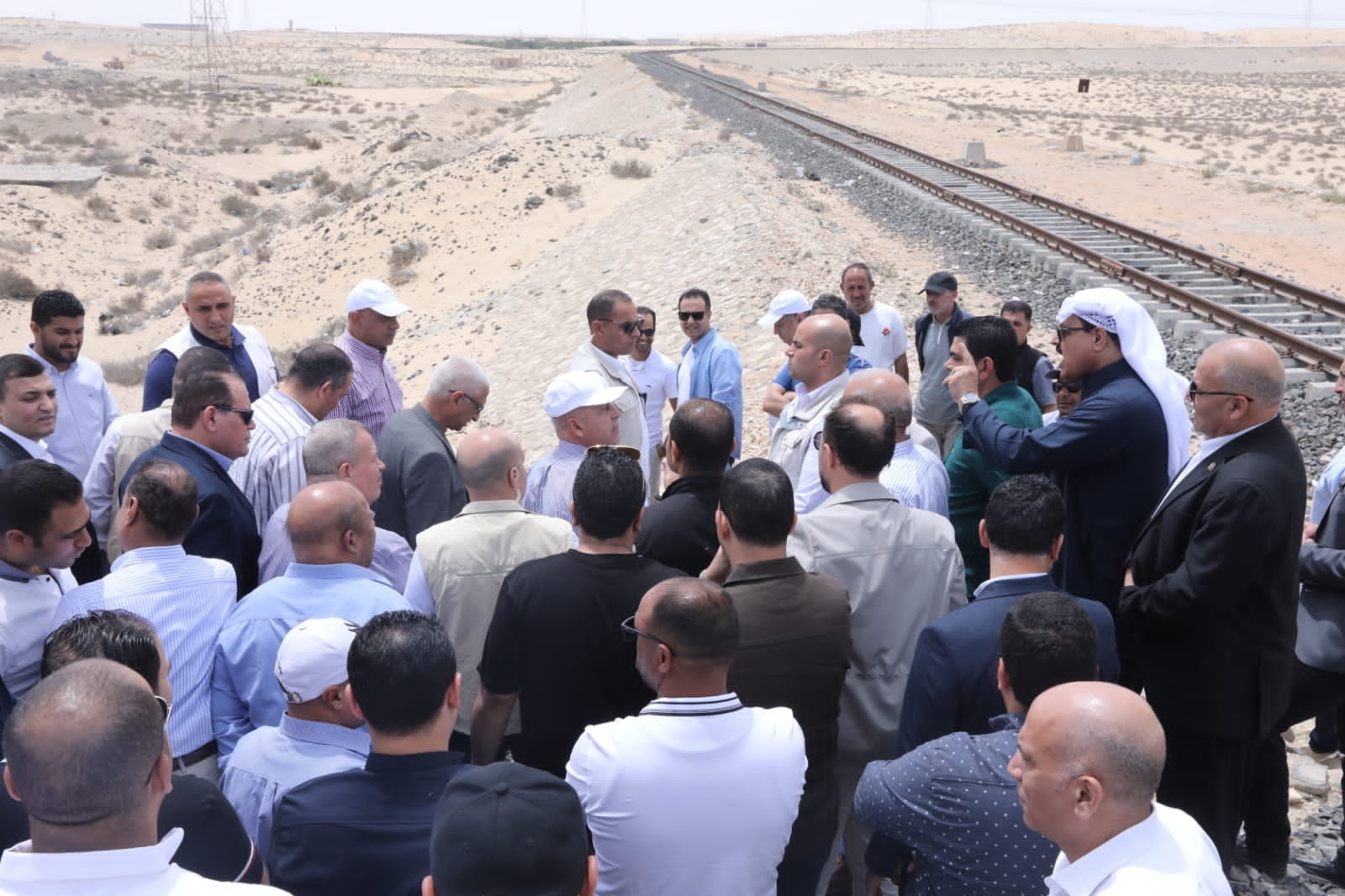 وزير النقل يتابع تنفيذ مشروع إنشاء خط سكة حديد بئر العبد