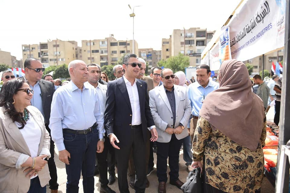 وزير التموين ومحافظ القاهرة يفتتحان سوق اليوم الواحد بمدينة نصر