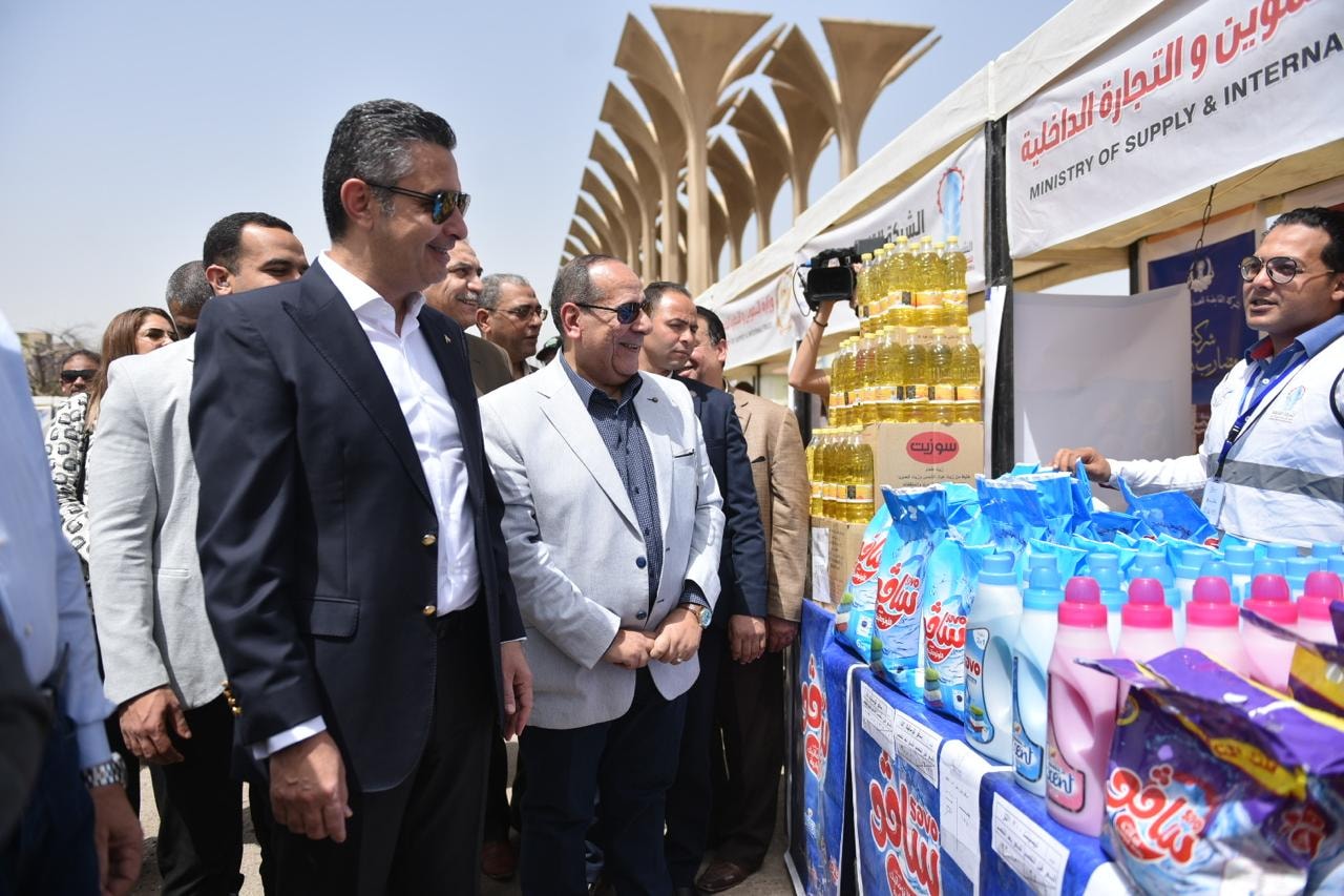 وزير التموين ومحافظ القاهرة يفتتحان سوق اليوم الواحد بمدينة نصر