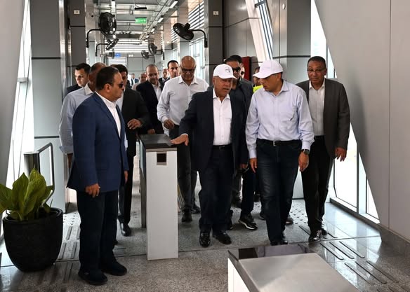 مدبولي يتفقد المرحلة الأولى من مشروع الأتوبيس الترددي