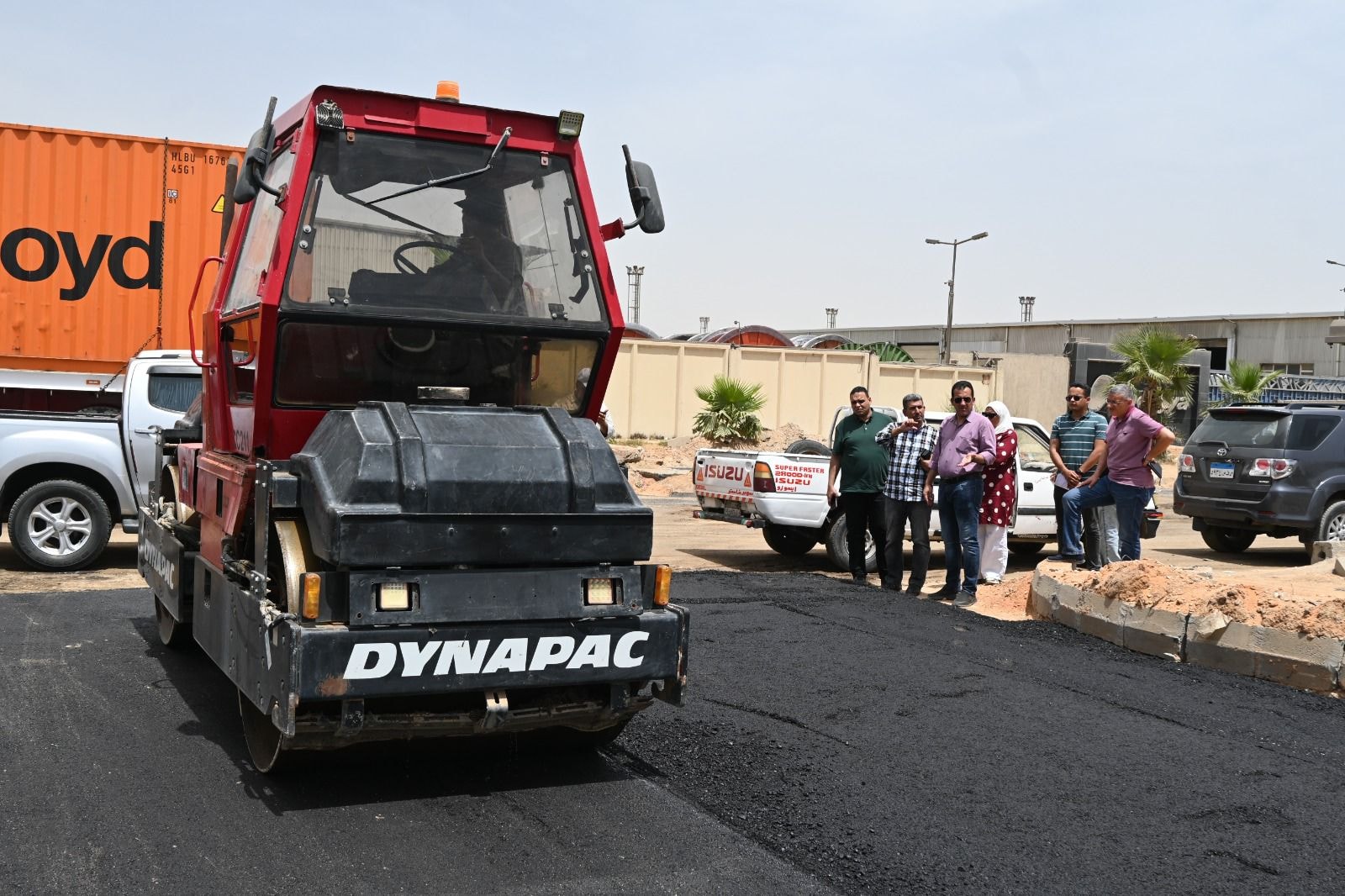 تنفيذ 3972 وحدة سكنية وتطوير المناطق الصناعية بالعاشر من رمضان