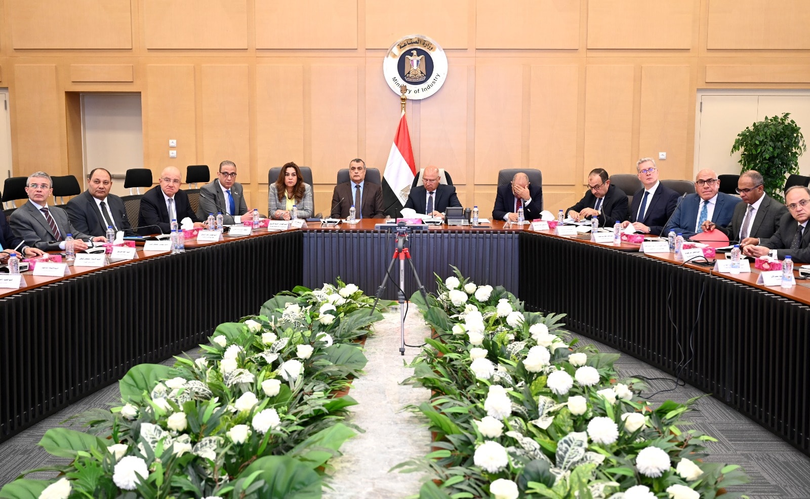 الوزير يترأس اجتماع المجموعة الوزارية للتنمية الصناعية