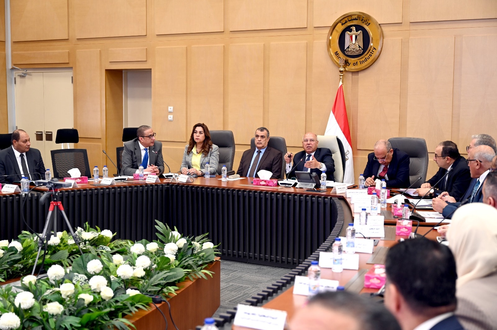 الوزير يترأس اجتماع المجموعة الوزارية للتنمية الصناعية