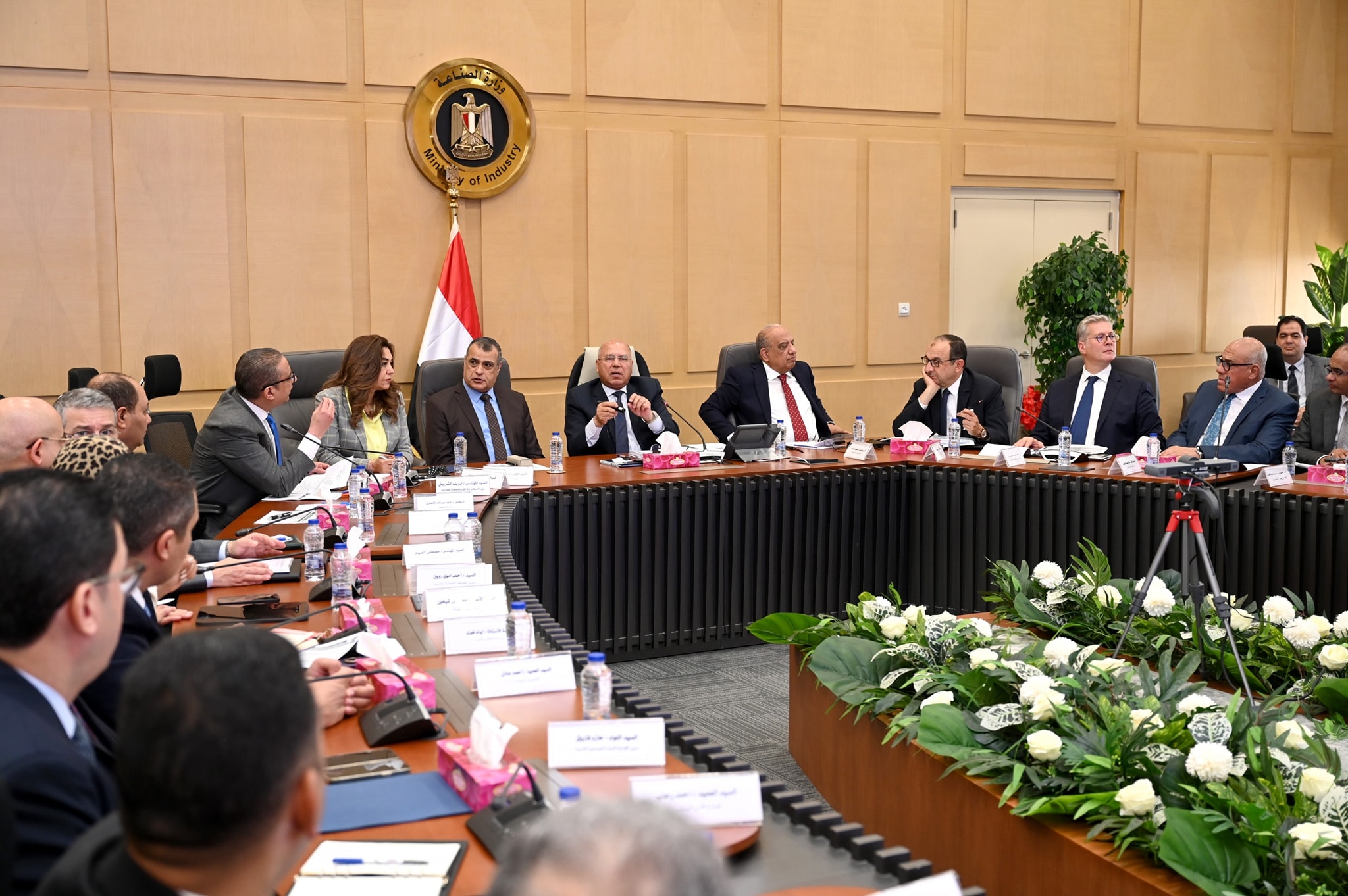الوزير يترأس اجتماع المجموعة الوزارية للتنمية الصناعية